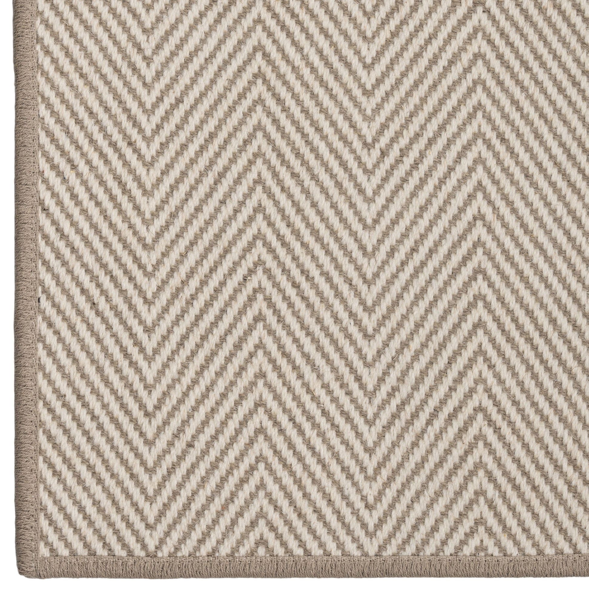 Close-up of a beige and white zigzag patterned rug.