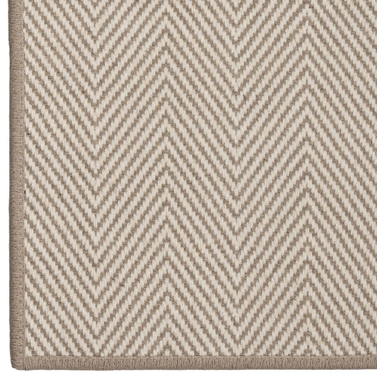 Close-up of a beige and white zigzag patterned rug.